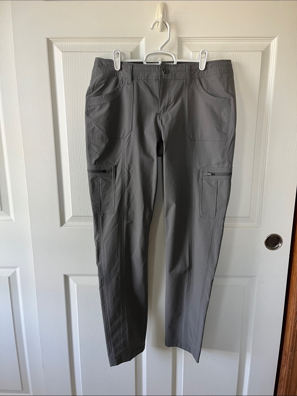 Women’s Kuhl Grey size 10 hiking/work cargo pants.
